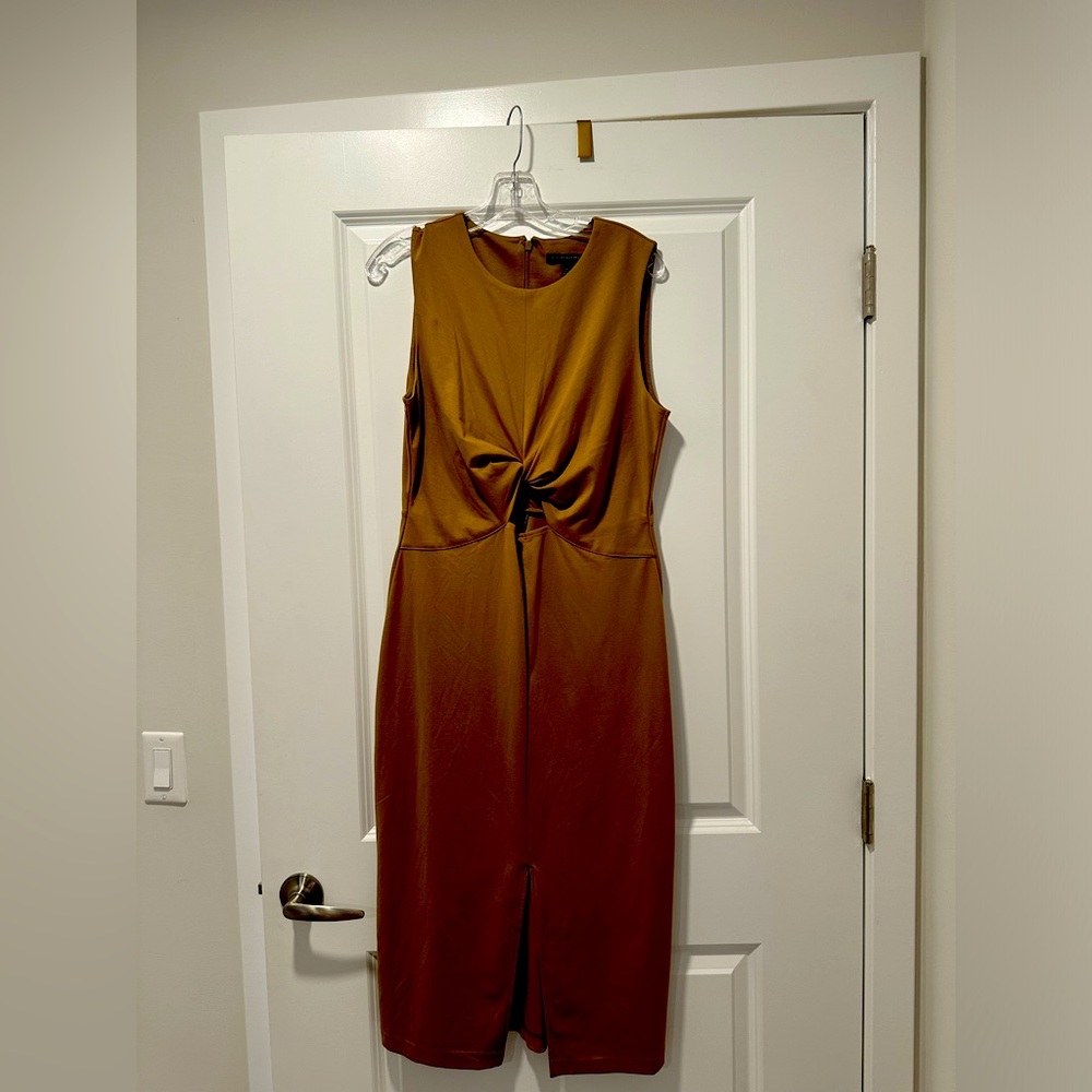 Ready for any occasion! Classic dress with pop details